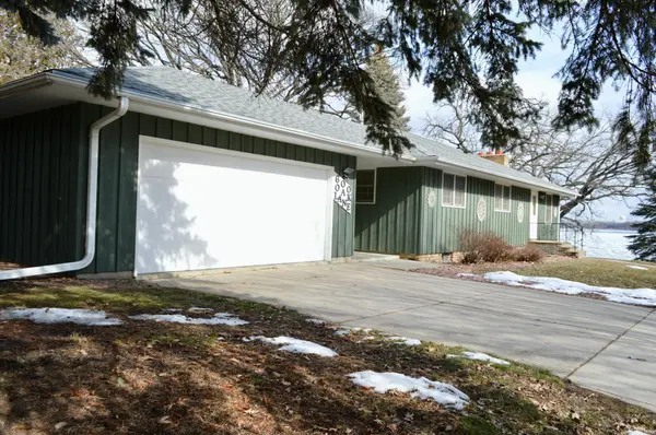 600 Oak LN NW, Willmar, MN 56201