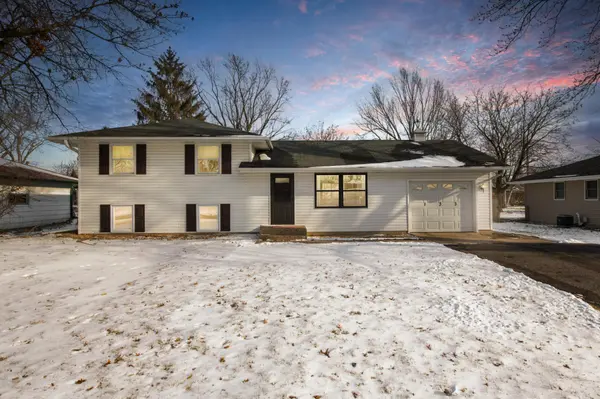 133 Strese LN, Apple Valley, MN 55124
