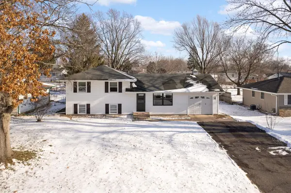 133 Strese LN, Apple Valley, MN 55124