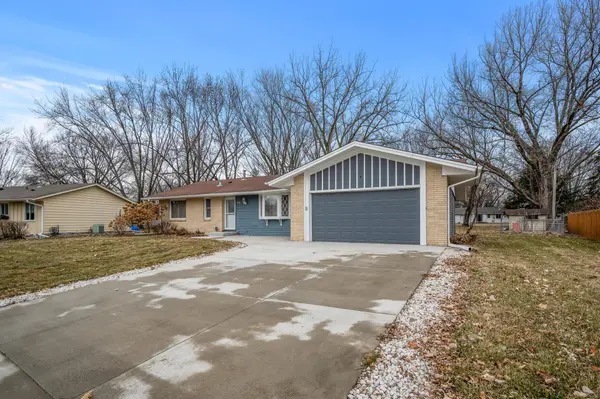 974 Cortland DR, Apple Valley, MN 55124