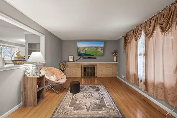 974 Cortland DR, Apple Valley, MN 55124