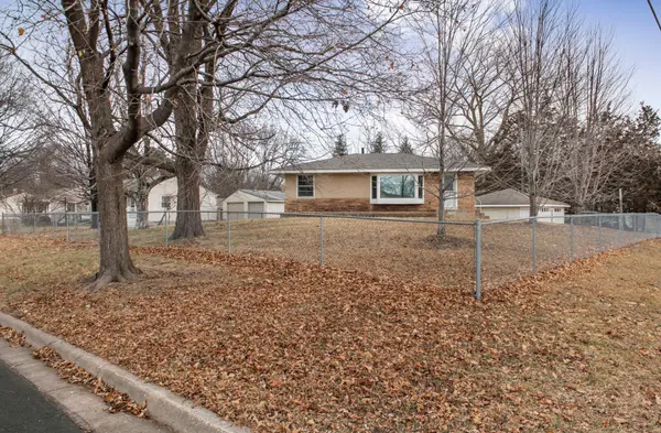 5882 Carlson ST, Shoreview, MN 55126