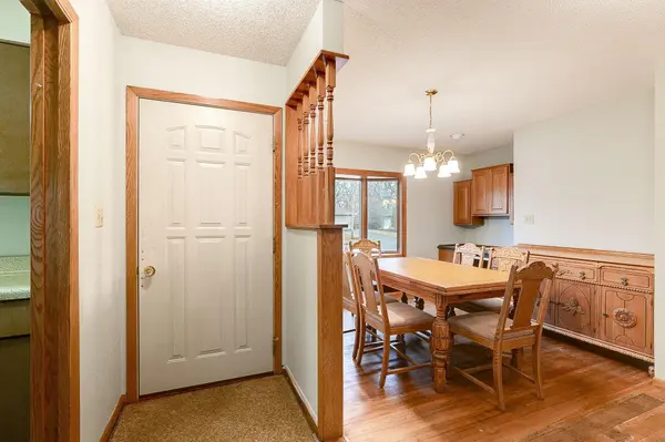 728 Cheyenne LN, Mendota Heights, MN 55120