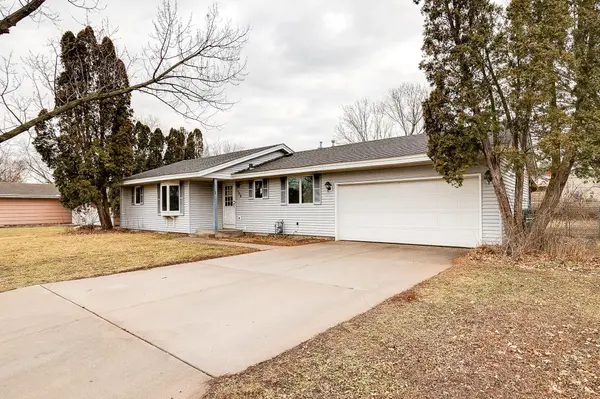 728 Cheyenne LN, Mendota Heights, MN 55120