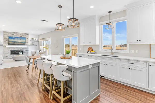 17560 Hyde Park AVE, Lakeville, MN 55044