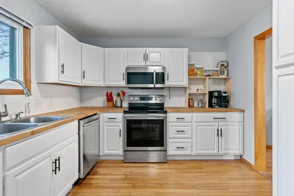 3446 Pilgrim LN N, Plymouth, MN 55441