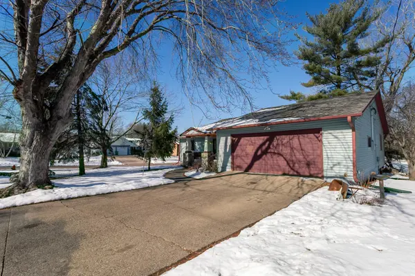 905 Pine Tree TRL, Stillwater, MN 55082