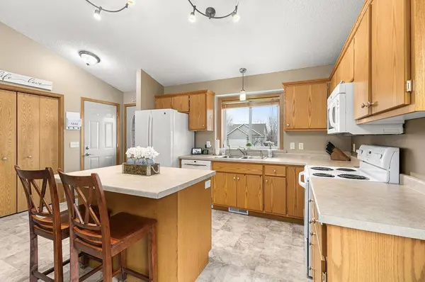 405 Highlands DR, Albany, MN 56307