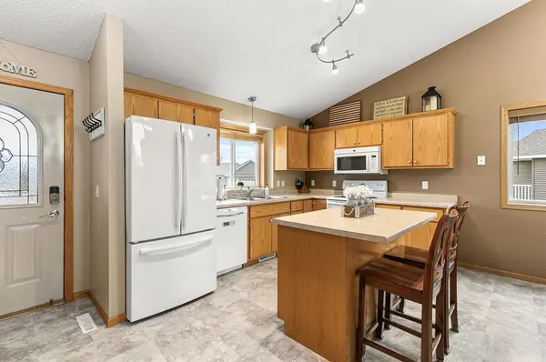 405 Highlands DR, Albany, MN 56307