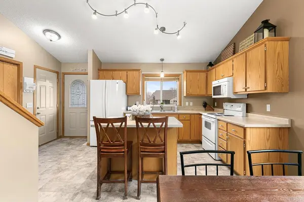 405 Highlands DR, Albany, MN 56307