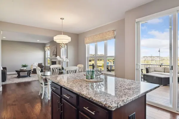 1625 River Rock DR, Carver, MN 55315