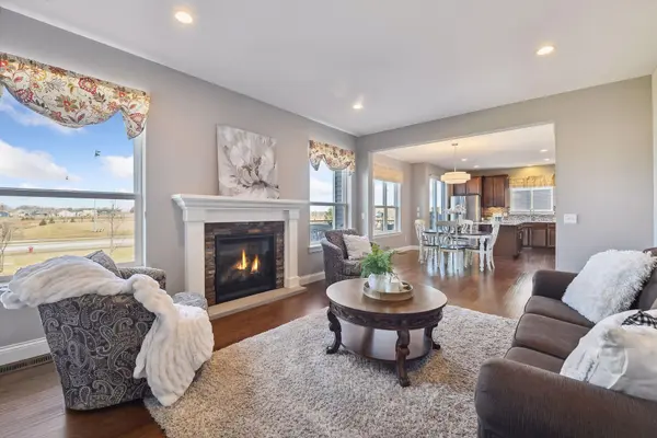 1625 River Rock DR, Carver, MN 55315