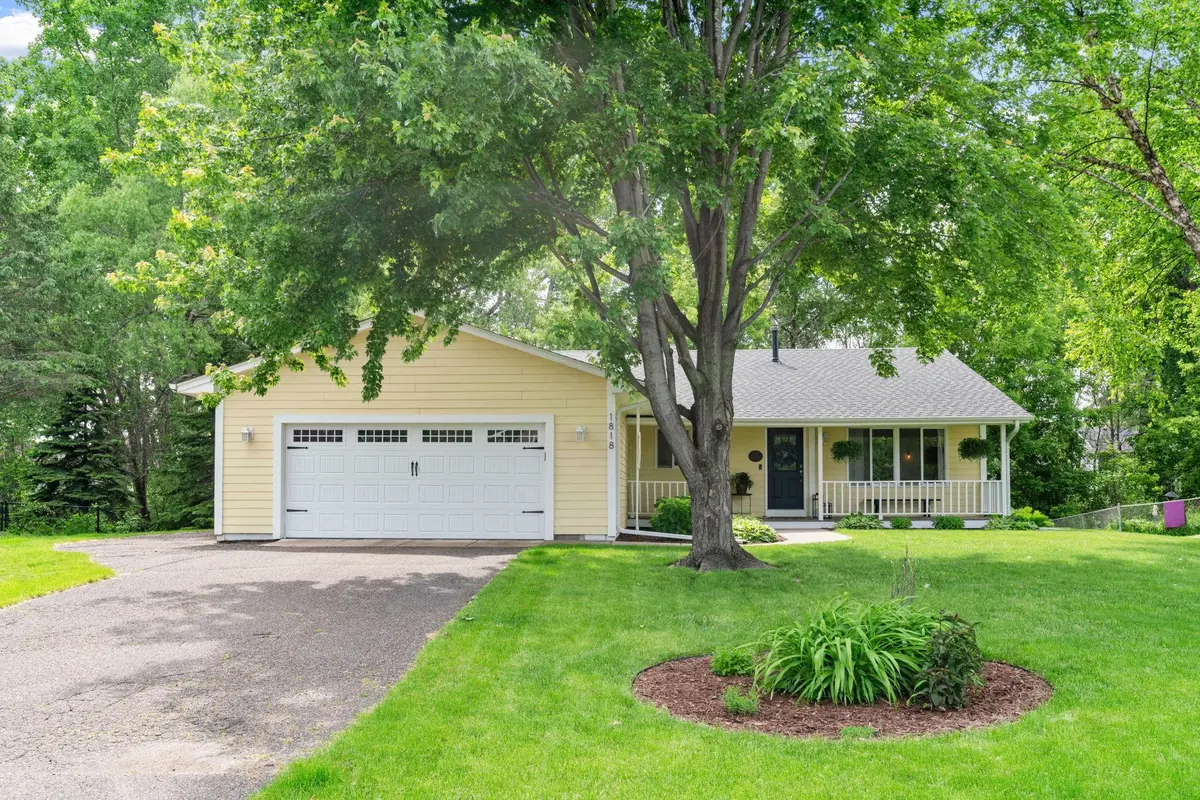 1818 Houle CIR, Centerville, MN 55038