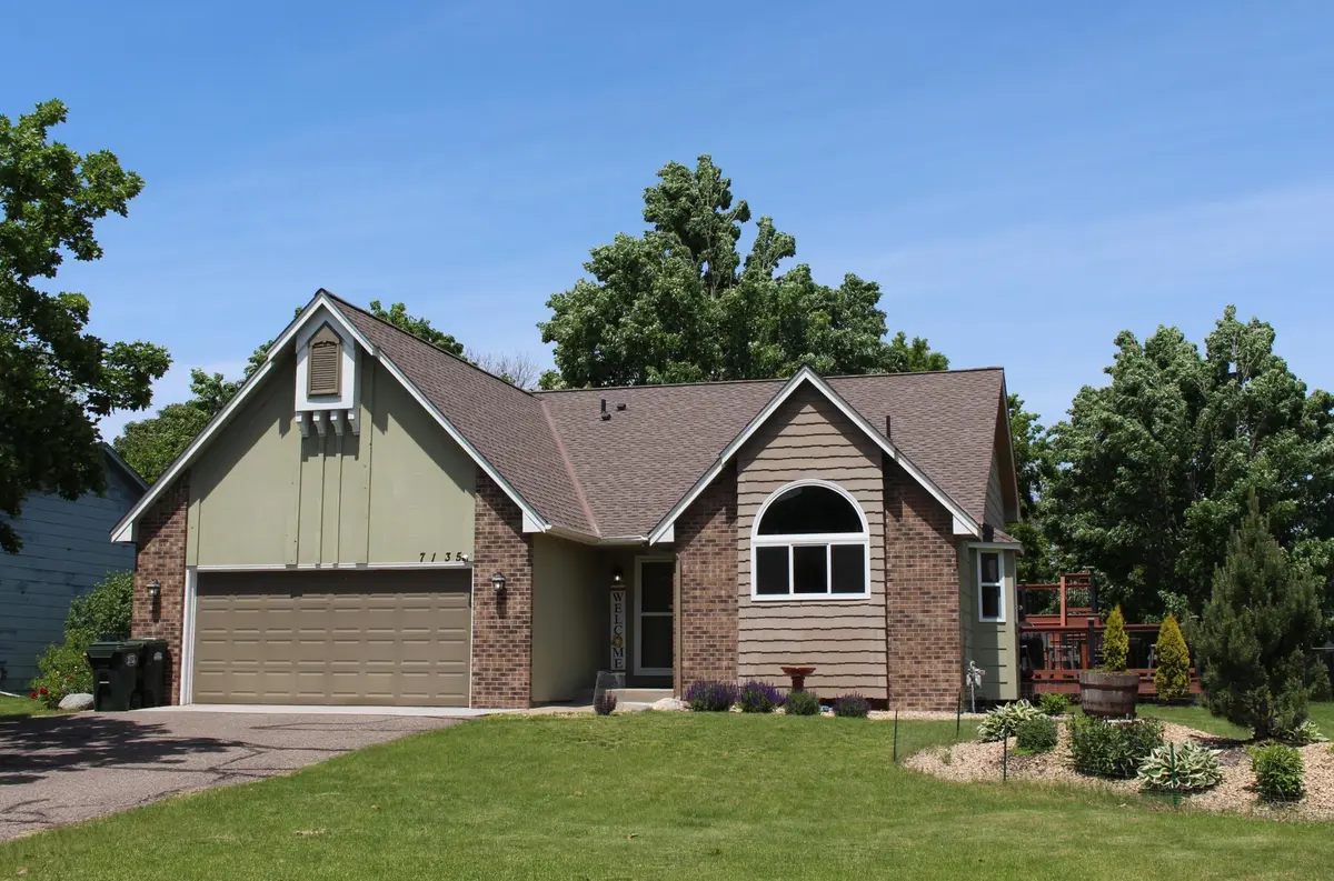 7135 Upper 157th ST W, Apple Valley, MN 55124