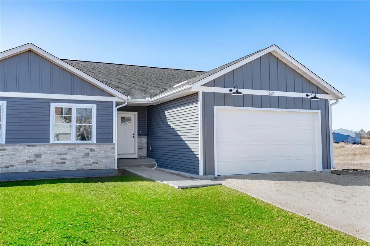 1676 Squirrel WAY, New Richmond, WI 54017