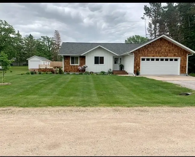 744 Lenmark LN, Badger, MN 56714