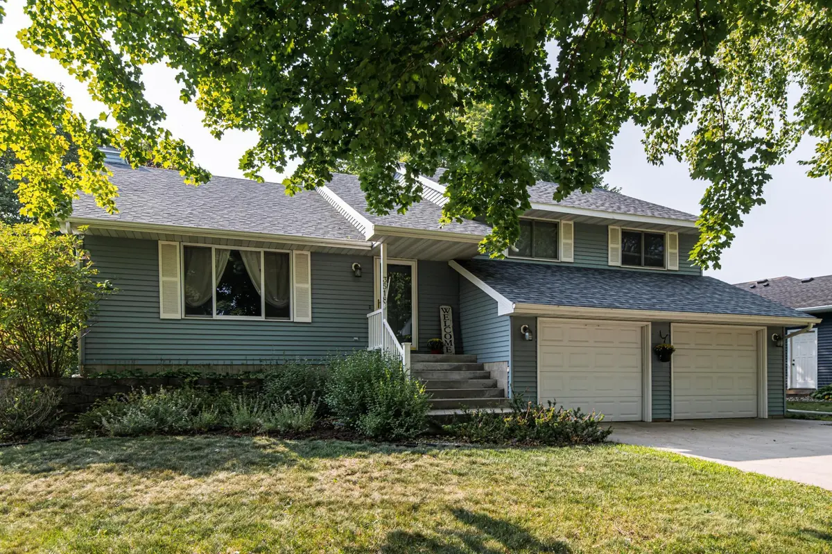 3518 Kelsey LN SW, Rochester, MN 55902