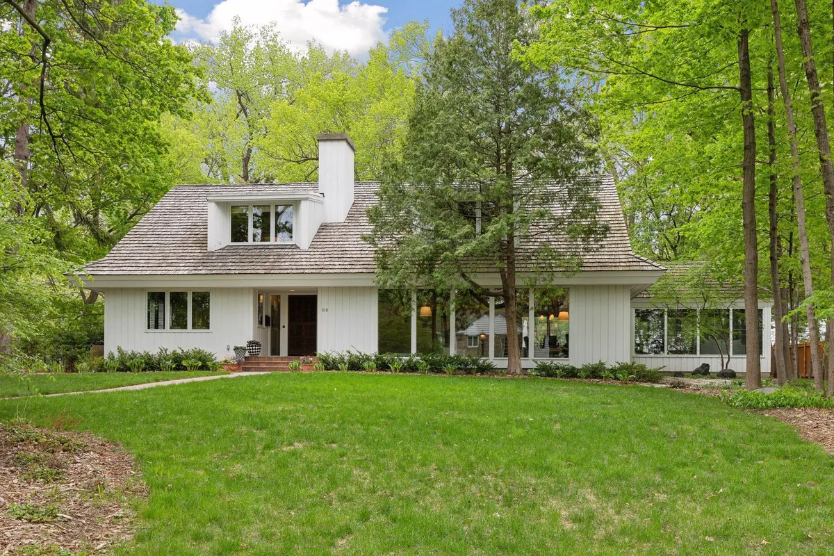 318 Woodlawn AVE, Saint Paul, MN 55105
