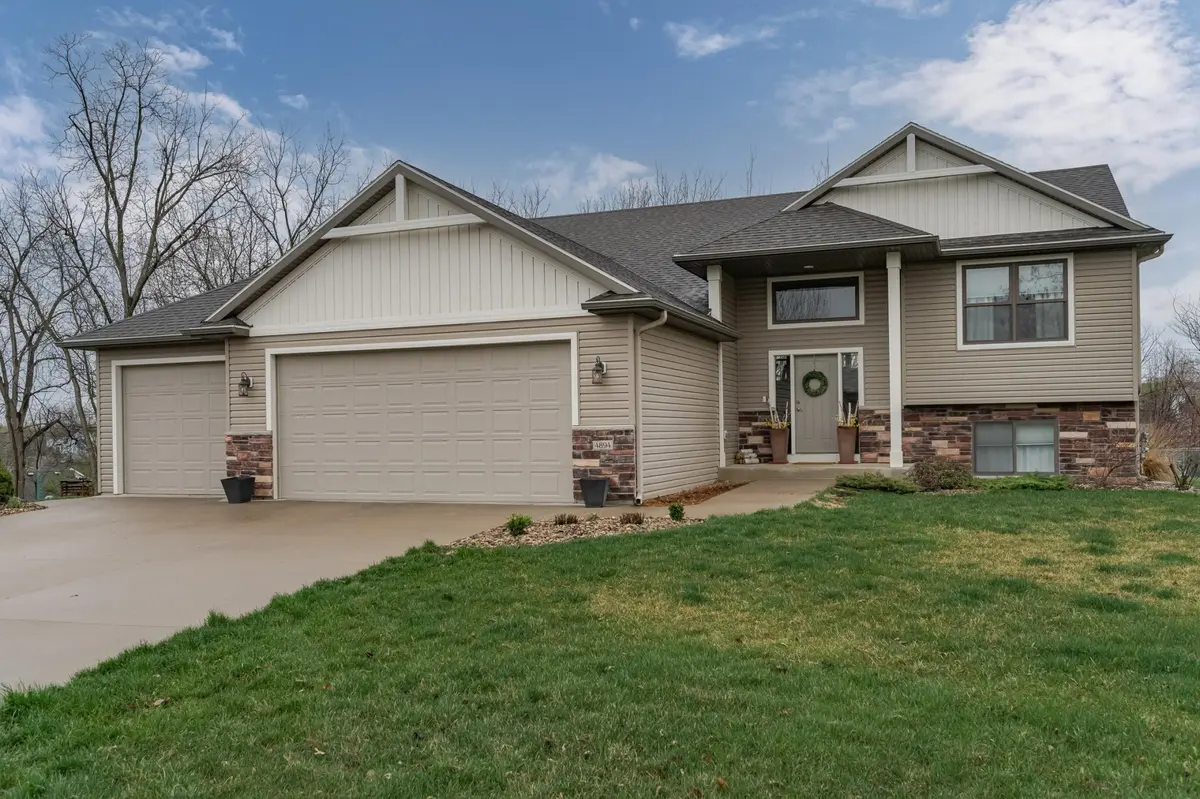 4894 Manor Estates LN NW, Rochester, MN 55901