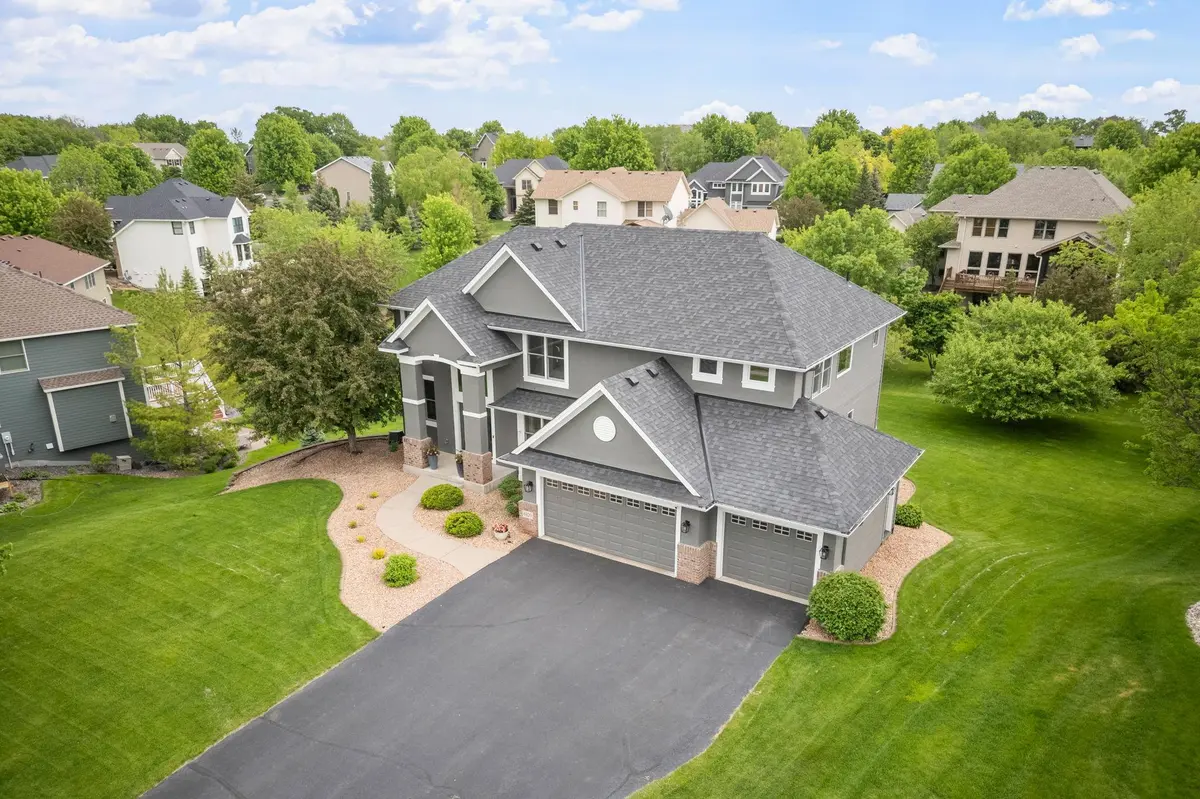 6820 Ruby LN, Chanhassen, MN 55317