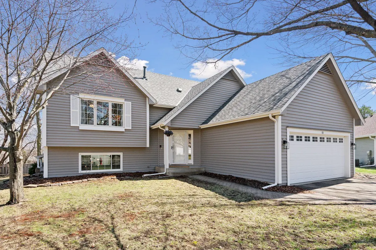 88 Shasta CIR E, Chanhassen, MN 55317