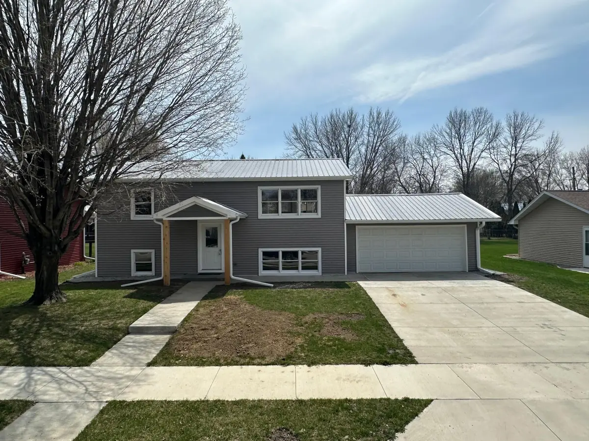 609 3rd ST SE, Dodge Center, MN 55927