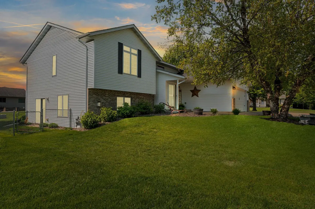 1215 Jadden LN SE, Owatonna, MN 55060