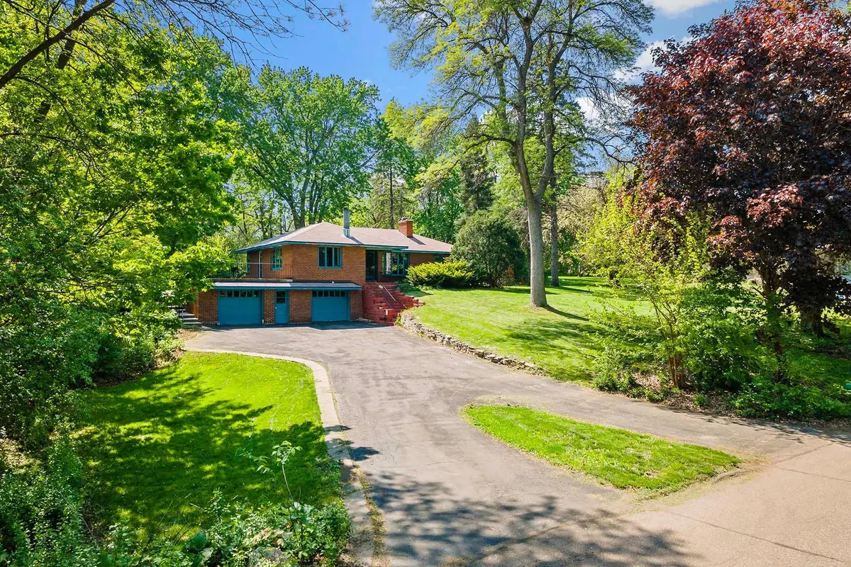 3930 Cottage LN, Minnetonka, MN 55305