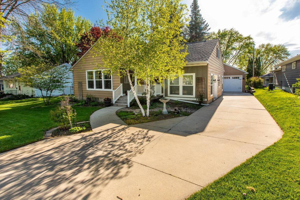 1539 10th AVE NE, Rochester, MN 55906