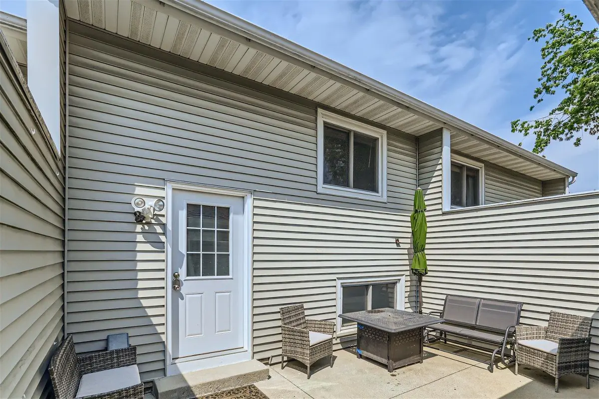 7049 146th Street CT, Apple Valley, MN 55124