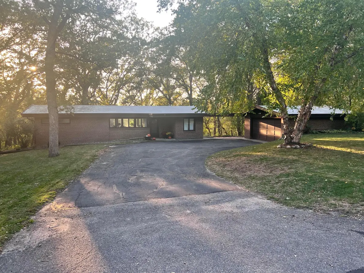 805 22nd ST NW, Austin, MN 55912