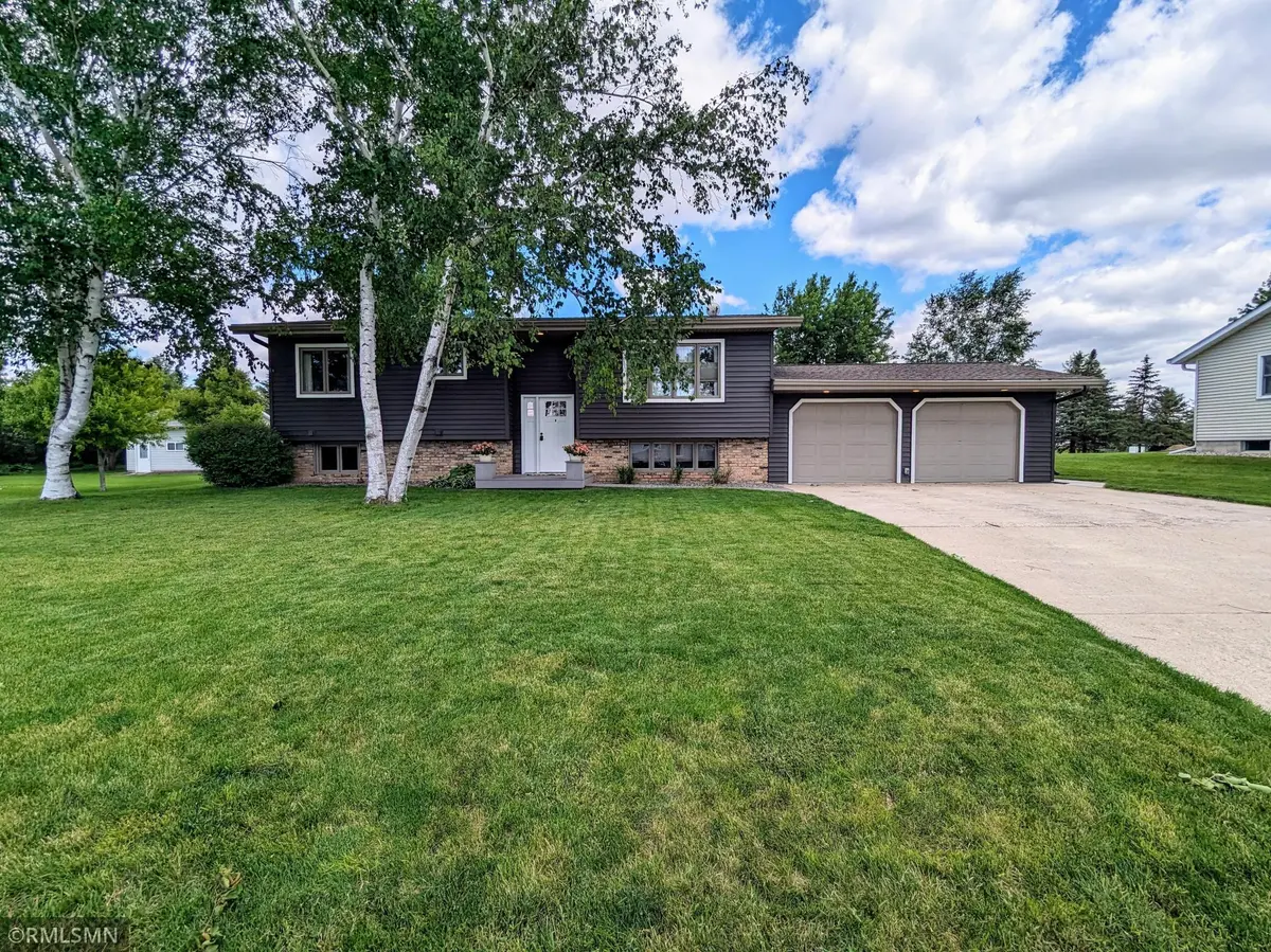 540 Ranchwood DR, Bird Island, MN 55310