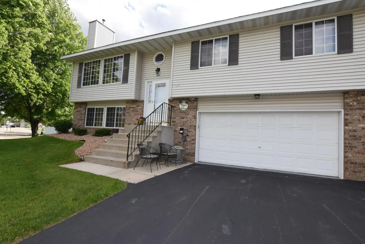 7991 147th ST W, Apple Valley, MN 55124