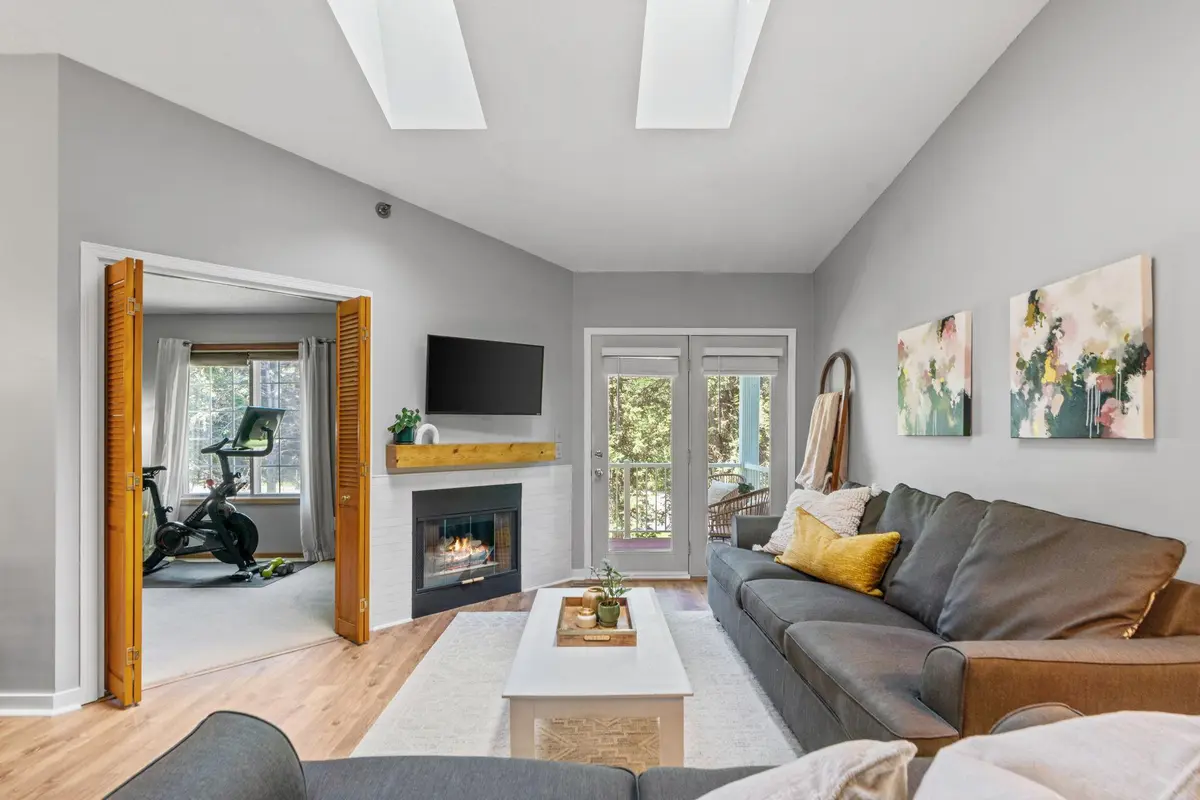 11211 Oregon CIR, Bloomington, MN 55438
