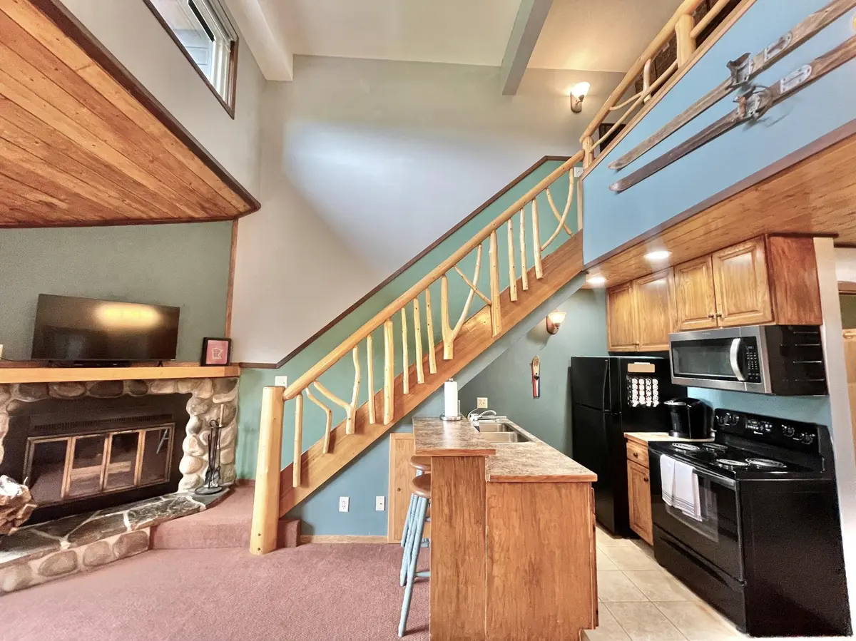 113 Bridge Run LN #A, Lutsen Twp, MN 55615
