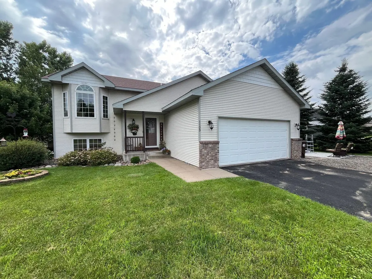 1109 Pond View DR, Braham, MN 55006