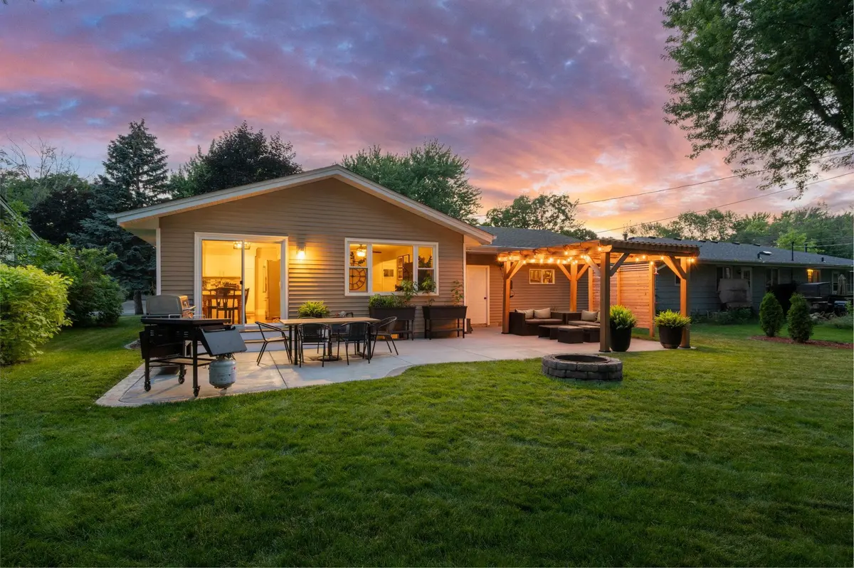 1127 Tyler ST S, Shakopee, MN 55379