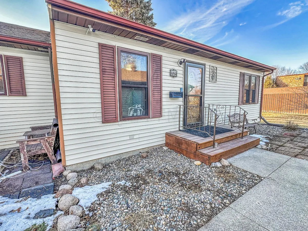 242 9 AVE S, Casselton, ND 58012