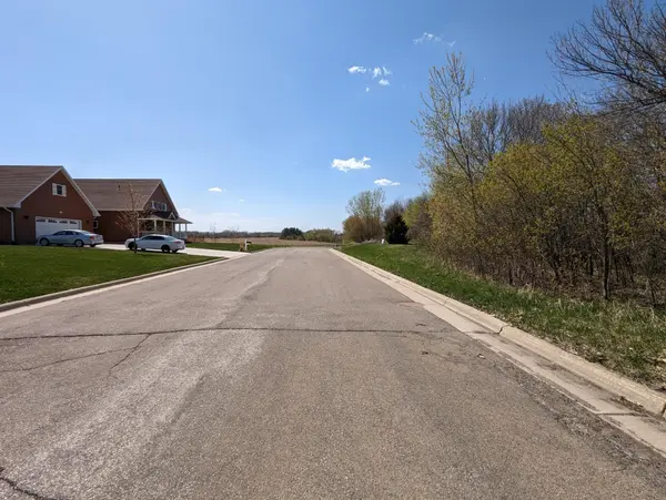 3036 Lake Chapeau DR, Albert Lea, MN 56007