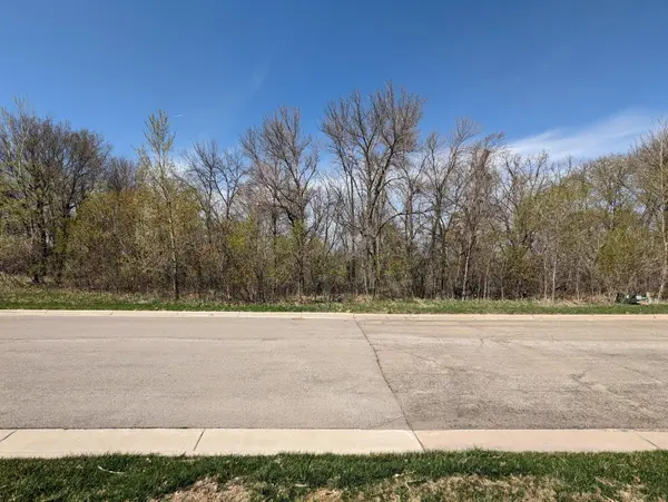 3036 Lake Chapeau DR, Albert Lea, MN 56007