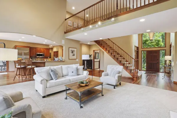 4888 Woodhurst LN, Minnetonka, MN 55345