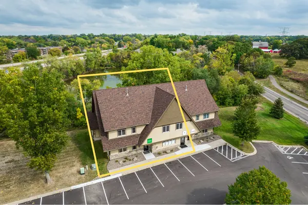 2127 County Road D E #A & B, Maplewood, MN 55109