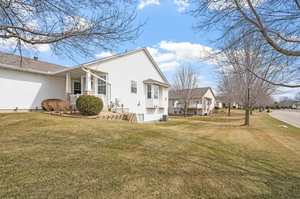 797 Woodduck DR, Woodbury, MN 55125