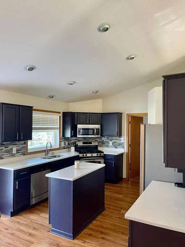 7426 Thorn Hill LN, Savage, MN 55378