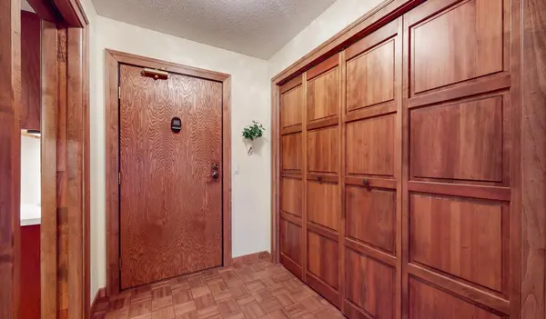 8430 Pennsylvania RD #213, Bloomington, MN 55438