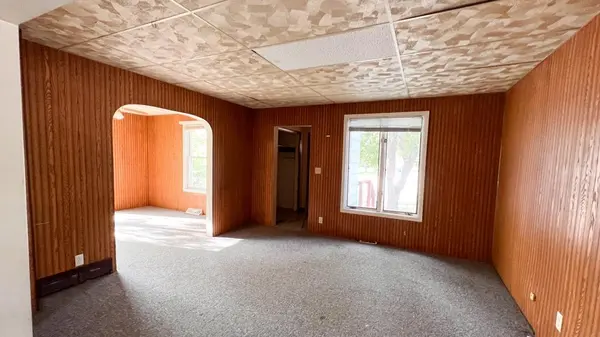 329 Fairgrounds RD, Alexandria, MN 56308