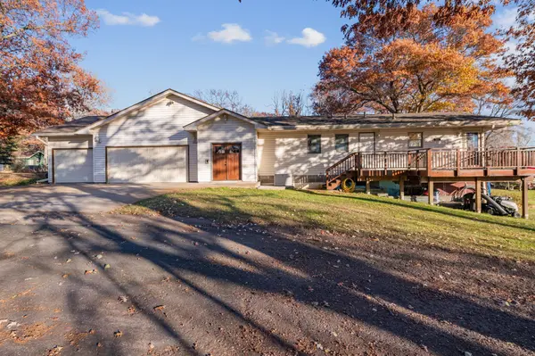 3914 Breezy Point DR NE, East Bethel, MN 55092