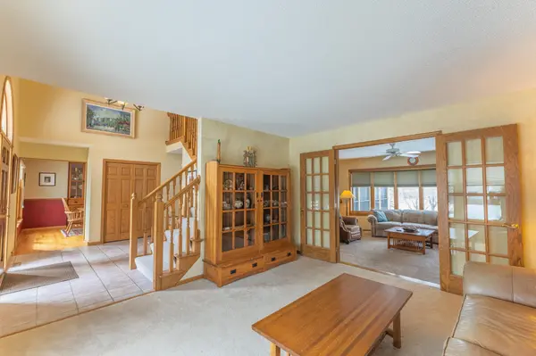 1175 Ashley LN, Mahtomedi, MN 55115