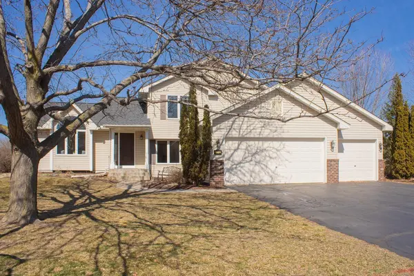 8712 Valley View PL,  Chanhassen,  MN 55317