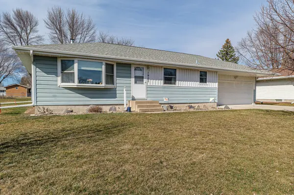 1903 14th ST E, Glencoe, MN 55336